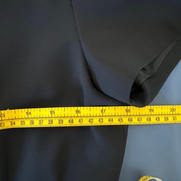 Elegant Black Dress - Picture 6 of 8